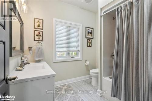 59 Trout Lane, Tiny, ON - Indoor Photo Showing Bathroom