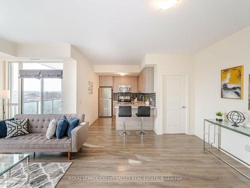 408-55 Yorkland Blvd, Brampton, ON - Indoor Photo Showing Living Room