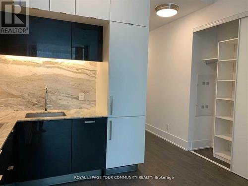 343 - 15 Merchant'S Wharf Way, Toronto (Waterfront Communities), ON - Indoor Photo Showing Kitchen