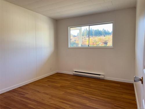 461 Coal Harbour Rd, Coal Harbour, BC - Indoor Photo Showing Other Room