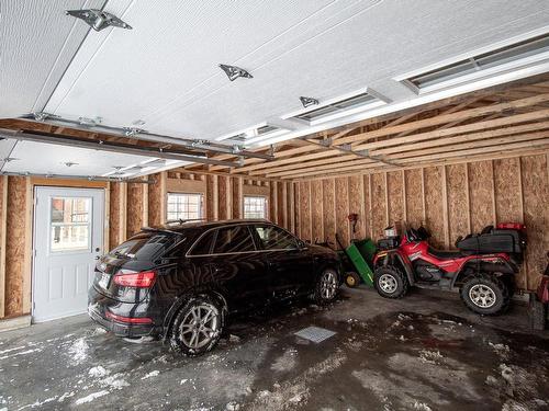 Garage - 1007 Ch. Du Rivage, Saint-Antoine-Sur-Richelieu, QC - Indoor Photo Showing Garage