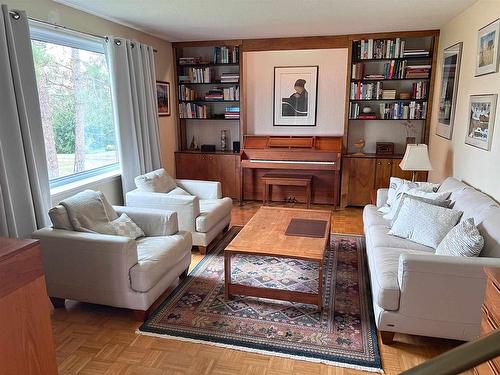 19 Lloyd Irwin Street, Marathon, ON - Indoor Photo Showing Living Room