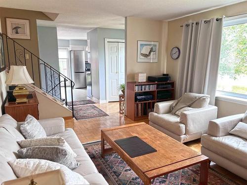 19 Lloyd Irwin Street, Marathon, ON - Indoor Photo Showing Living Room