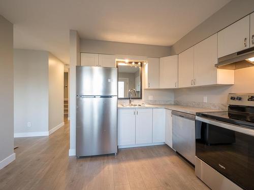 647/649 Reemon Drive, Kamloops, BC - Indoor Photo Showing Kitchen