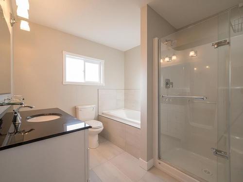 647/649 Reemon Drive, Kamloops, BC - Indoor Photo Showing Bathroom