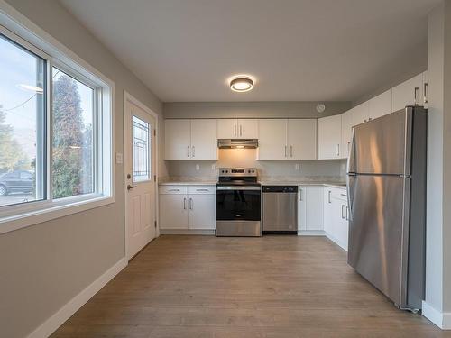 647/649 Reemon Drive, Kamloops, BC - Indoor Photo Showing Kitchen