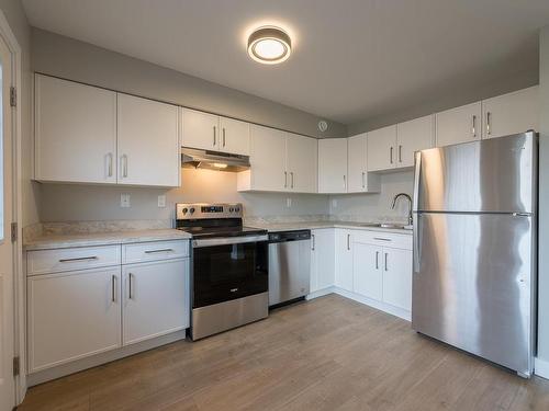 647/649 Reemon Drive, Kamloops, BC - Indoor Photo Showing Kitchen