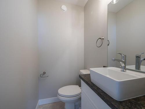 647/649 Reemon Drive, Kamloops, BC - Indoor Photo Showing Bathroom