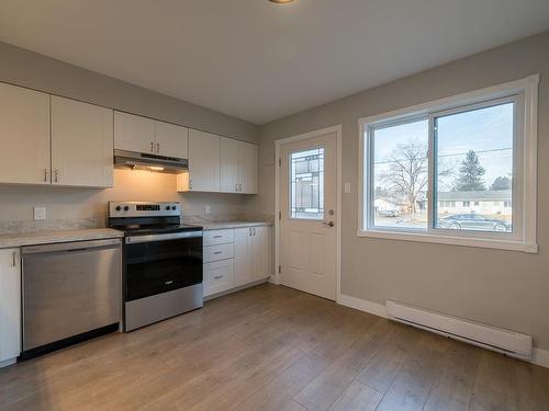 647/649 Reemon Drive, Kamloops, BC - Indoor Photo Showing Kitchen