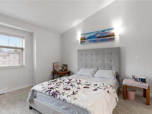 401-2117 Meredith Rd, Nanaimo, BC - Indoor Photo Showing Bedroom