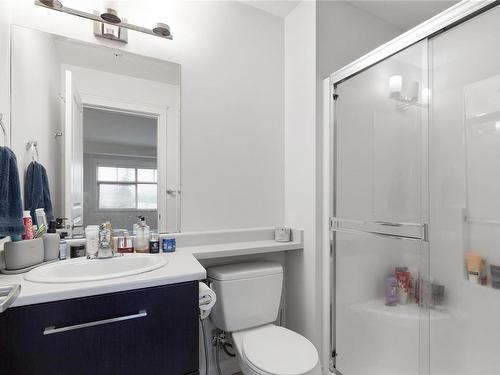 401-2117 Meredith Rd, Nanaimo, BC - Indoor Photo Showing Bathroom