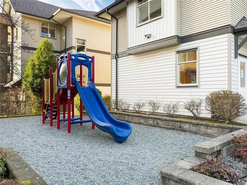 401-2117 Meredith Rd, Nanaimo, BC - Outdoor