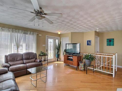 Salon - 9 Rue Leclerc, Val-D'Or, QC - Indoor Photo Showing Living Room