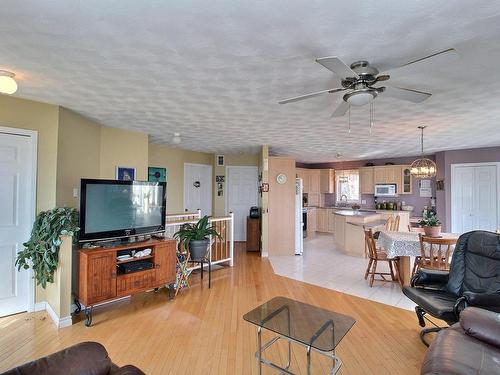 Vue d'ensemble - 9 Rue Leclerc, Val-D'Or, QC - Indoor Photo Showing Living Room