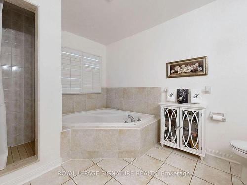 25 Cluster Oak Pl, Brampton, ON - Indoor Photo Showing Bathroom