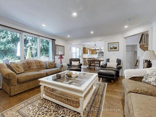 25 Cluster Oak Pl, Brampton, ON - Indoor Photo Showing Living Room