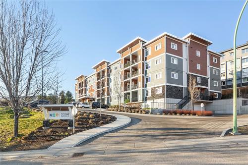 105-2250 Majoros Road, West Kelowna, BC - Outdoor With Facade