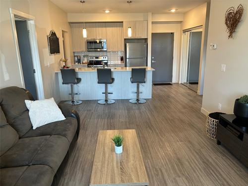 105-2250 Majoros Road, West Kelowna, BC - Indoor Photo Showing Kitchen With Stainless Steel Kitchen