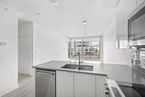 604-1232 Ellis Street, Kelowna, BC - Indoor Photo Showing Kitchen With Double Sink