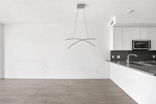 604-1232 Ellis Street, Kelowna, BC - Indoor Photo Showing Kitchen