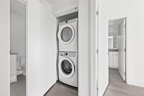 604-1232 Ellis Street, Kelowna, BC - Indoor Photo Showing Laundry Room