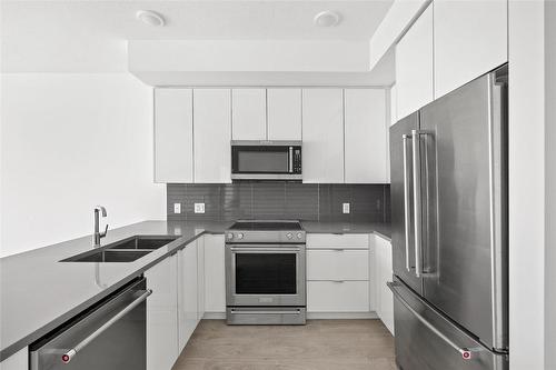 604-1232 Ellis Street, Kelowna, BC - Indoor Photo Showing Kitchen With Double Sink With Upgraded Kitchen