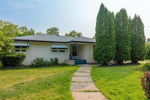 2 Beech St, Pine Falls, MB 