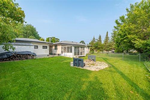 2 Beech St, Pine Falls, MB 