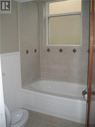 325 Homewood Drive, Greater Sudbury, ON - Indoor Photo Showing Bathroom