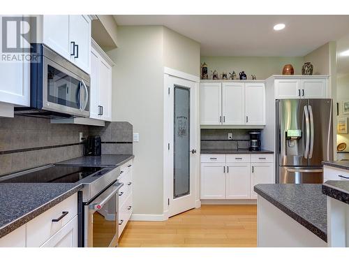 1000 Snowberry Road Unit# 17, Vernon, BC - Indoor Photo Showing Kitchen With Stainless Steel Kitchen