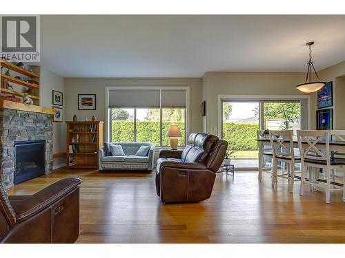 1000 Snowberry Road Unit# 17, Vernon, BC - Indoor Photo Showing Living Room With Fireplace