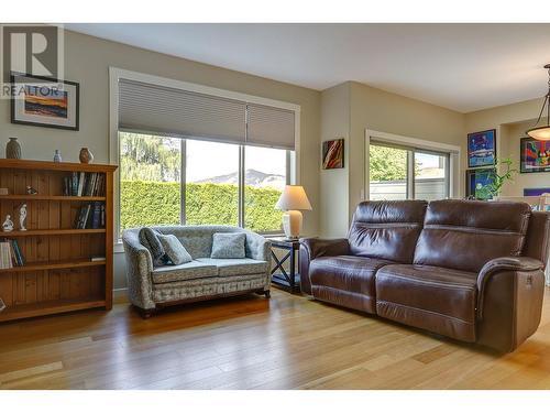 1000 Snowberry Road Unit# 17, Vernon, BC - Indoor Photo Showing Living Room