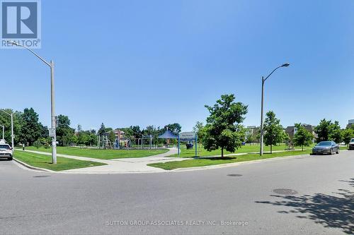 641 - 830 Lawrence Avenue W, Toronto (Yorkdale-Glen Park), ON - Outdoor With View