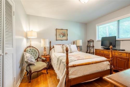 5203 Mulberry Drive, Burlington, ON - Indoor Photo Showing Bedroom