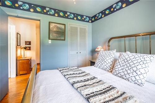 5203 Mulberry Drive, Burlington, ON - Indoor Photo Showing Bedroom