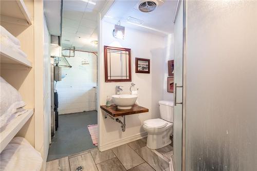 5203 Mulberry Drive, Burlington, ON - Indoor Photo Showing Bathroom