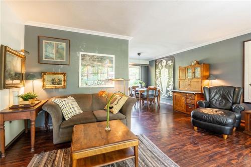 5203 Mulberry Drive, Burlington, ON - Indoor Photo Showing Living Room