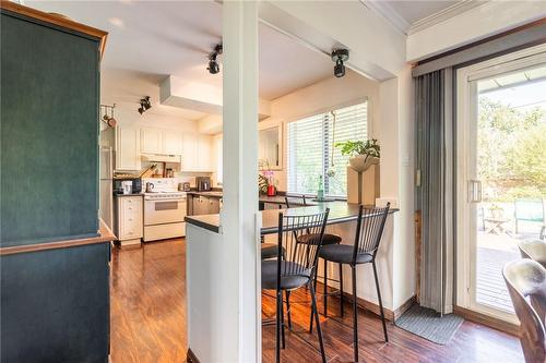 5203 Mulberry Drive, Burlington, ON - Indoor Photo Showing Kitchen