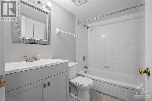 318 Lorry Greenberg Drive Unit#323, Ottawa, ON - Indoor Photo Showing Bathroom