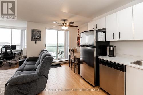 1105 - 76 Base Line Road W, London, ON - Indoor Photo Showing Kitchen