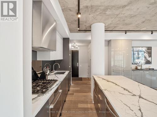 810 - 650 King Street W, Toronto (Waterfront Communities), ON - Indoor Photo Showing Kitchen