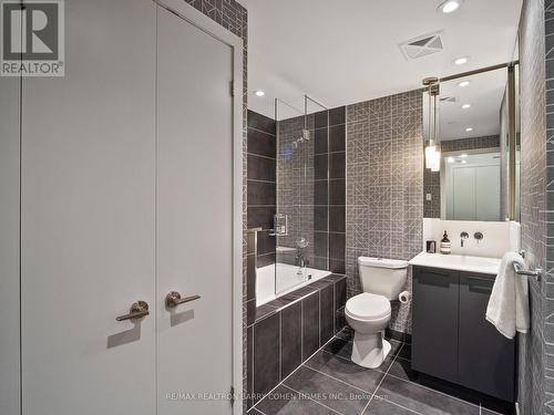 810 - 650 King Street W, Toronto (Waterfront Communities), ON - Indoor Photo Showing Bathroom