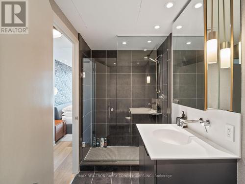 810 - 650 King Street W, Toronto (Waterfront Communities), ON - Indoor Photo Showing Bathroom