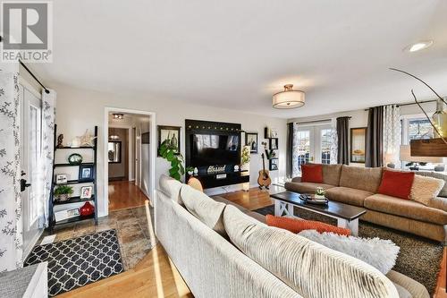 127 Grant Boulevard, Renfrew, ON - Indoor Photo Showing Living Room