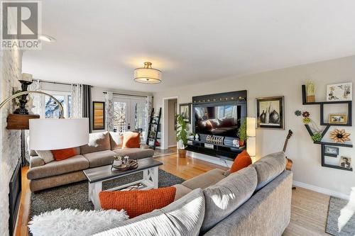 127 Grant Boulevard, Renfrew, ON - Indoor Photo Showing Living Room