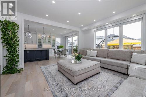 8 Bell Avenue, New Tecumseth, ON - Indoor Photo Showing Living Room