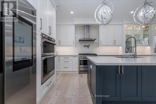 8 Bell Avenue, New Tecumseth, ON - Indoor Photo Showing Kitchen With Upgraded Kitchen