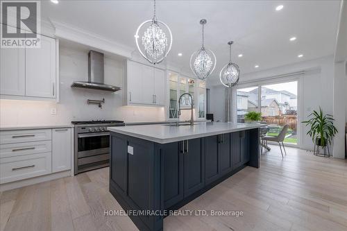 8 Bell Avenue, New Tecumseth, ON - Indoor Photo Showing Kitchen With Upgraded Kitchen