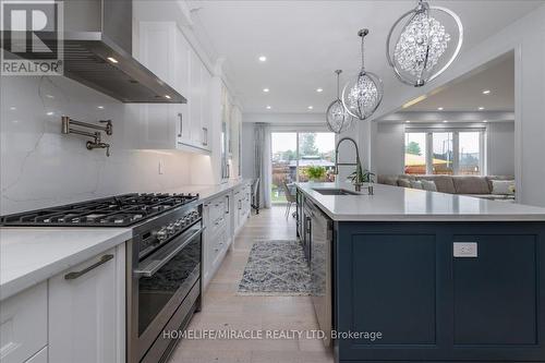 8 Bell Avenue, New Tecumseth, ON - Indoor Photo Showing Kitchen With Upgraded Kitchen