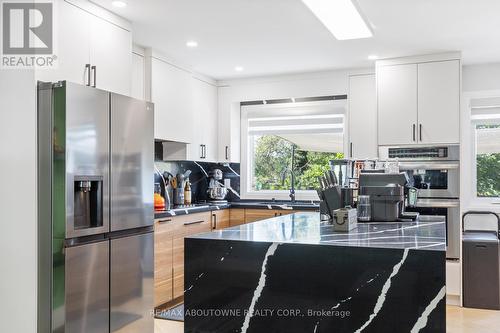 1302 Dunbar Road, Burlington (Mountainside), ON - Indoor Photo Showing Kitchen